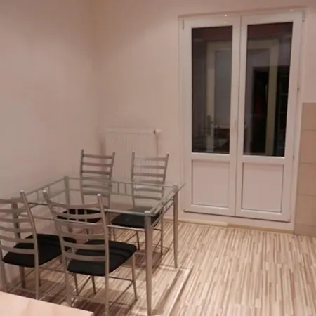 No. 27 Zeyerova 3 Κάρλοβι Βάρι